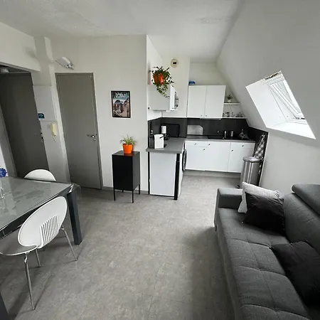 Апартаменти La Jeanne Marcelle T2 50m *